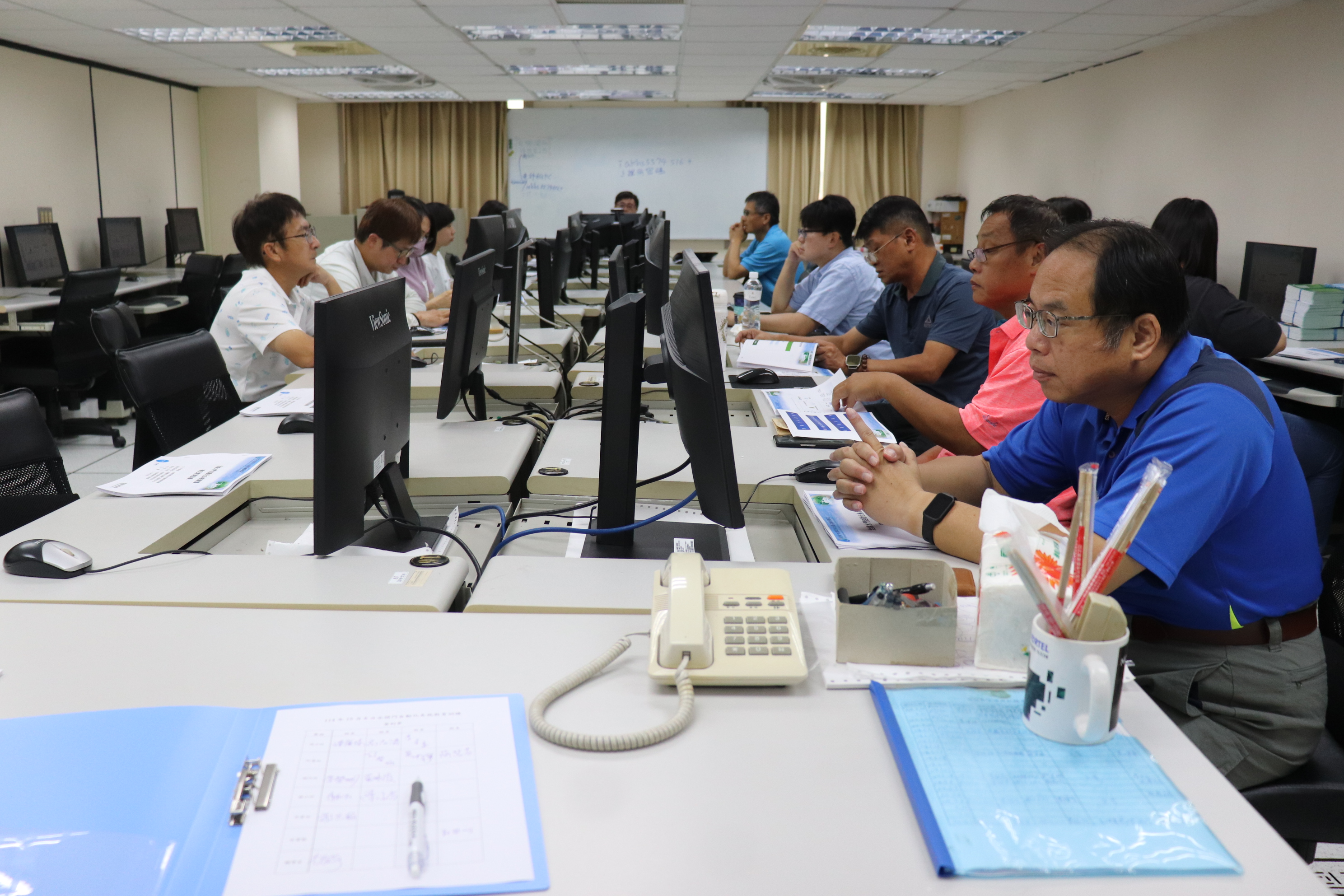 於高雄管理處電腦教室實施教育訓練室內課程 室內