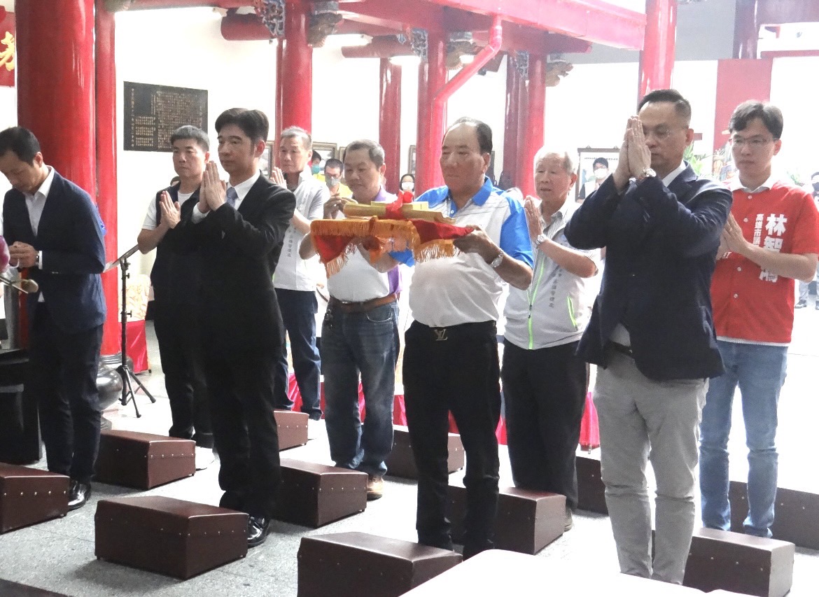 虔誠祭拜感念曹公德澤，為高雄地區奠定農業灌溉之基礎
