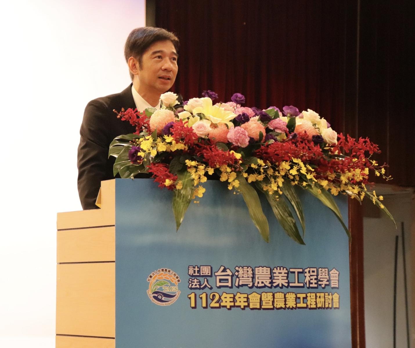 理事長蔡昇甫於研討會暨年會致詞感謝各位貴賓、會員蒞臨參加